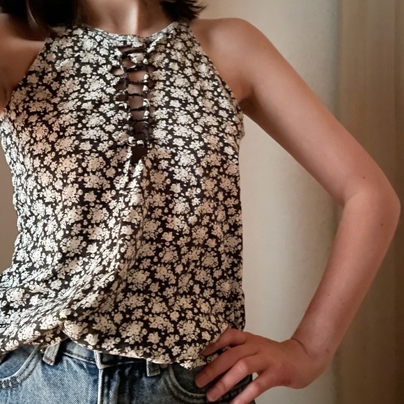 NEW LOOK Lace up Floral tank - 2 - Picture 5 of 16